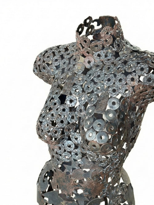 Busto Femminile in Metallo – Opera Unica Fatta a Mano