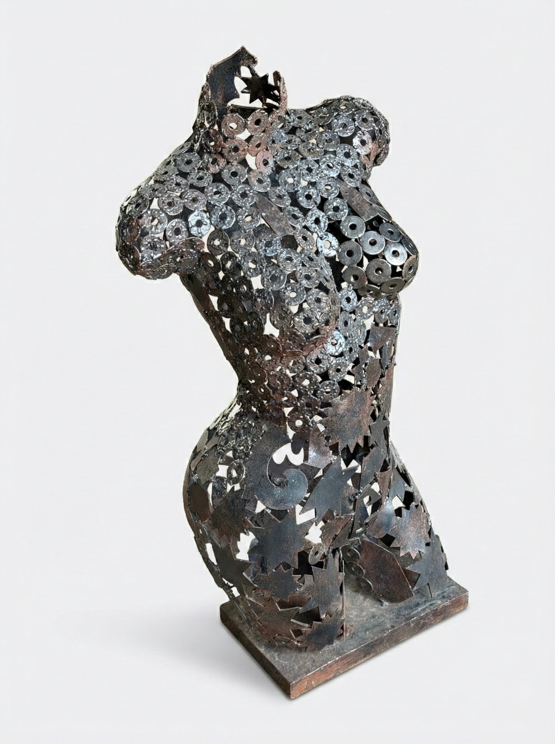 Busto Femminile in Metallo – Opera Unica Fatta a Mano